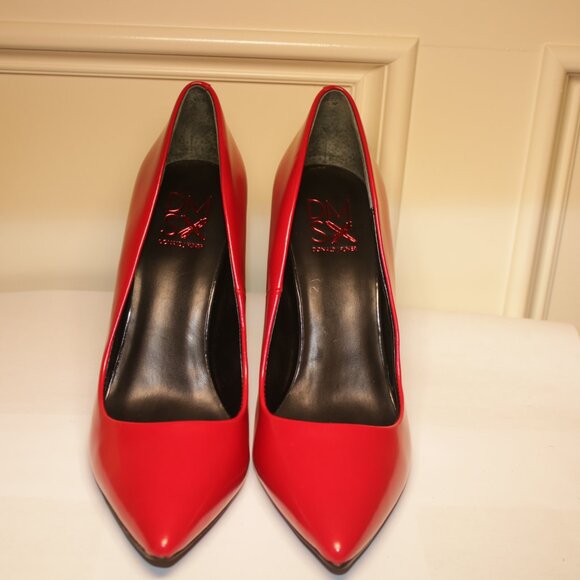 Donald Pliner Red 4 inch Heel Size 8B - Picture 4 of 4